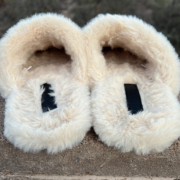 ⭐️🌙 Johnny Was Celestial Embroidered Boho Black Velvet Slippers 🌙⭐️ - Picture 7 of 16